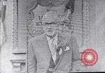 Standbild Frank Knight Werbung Longines Uhren United States USA, 1954, aus Sekunde 22 historischem Filmmaterial Videoclip 65675040290