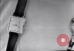 Standbild Frank Knight Werbung Longines Uhren United States USA, 1954, aus Sekunde 26 historischem Filmmaterial Videoclip 65675040290