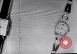 Standbild Frank Knight Werbung Longines Uhren United States USA, 1954, aus Sekunde 27 historischem Filmmaterial Videoclip 65675040290