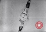 Standbild Frank Knight Werbung Longines Uhren United States USA, 1954, aus Sekunde 28 historischem Filmmaterial Videoclip 65675040290