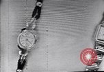 Standbild Frank Knight Werbung Longines Uhren United States USA, 1954, aus Sekunde 29 historischem Filmmaterial Videoclip 65675040290