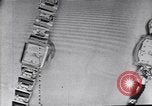 Standbild Frank Knight Werbung Longines Uhren United States USA, 1954, aus Sekunde 32 historischem Filmmaterial Videoclip 65675040290
