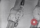 Standbild Frank Knight Werbung Longines Uhren United States USA, 1954, aus Sekunde 34 historischem Filmmaterial Videoclip 65675040290