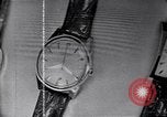 Standbild Frank Knight Werbung Longines Uhren United States USA, 1954, aus Sekunde 37 historischem Filmmaterial Videoclip 65675040290