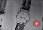 Standbild Frank Knight Werbung Longines Uhren United States USA, 1954, aus Sekunde 43 historischem Filmmaterial Videoclip 65675040290