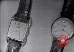 Standbild Frank Knight Werbung Longines Uhren United States USA, 1954, aus Sekunde 48 historischem Filmmaterial Videoclip 65675040290