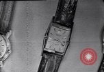 Standbild Frank Knight Werbung Longines Uhren United States USA, 1954, aus Sekunde 53 historischem Filmmaterial Videoclip 65675040290