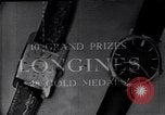Standbild Frank Knight Werbung Longines Uhren United States USA, 1954, aus Sekunde 61 historischem Filmmaterial Videoclip 65675040290