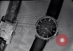 Standbild Frank Knight Werbung Longines Uhren United States USA, 1954, aus Sekunde 62 historischem Filmmaterial Videoclip 65675040290