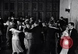 Immagine di Sacerdote New York City USA, 1930, secondo 57 filmato di repertorio 65675040296