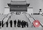 Immagine di Piano di appoggio di Sun Yat-sen Nanchino Cina, 1937, secondo 55 filmato di repertorio 65675040299
