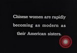 Standbild Verwestlichung Chinas zeigt Frauen shopping und arbeiten China, 1937, aus Sekunde 3 historischem Filmmaterial Videoclip 65675040305