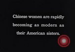 Standbild Verwestlichung Chinas zeigt Frauen shopping und arbeiten China, 1937, aus Sekunde 4 historischem Filmmaterial Videoclip 65675040305