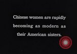 Standbild Verwestlichung Chinas zeigt Frauen shopping und arbeiten China, 1937, aus Sekunde 5 historischem Filmmaterial Videoclip 65675040305
