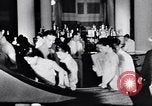 Standbild Verwestlichung Chinas zeigt Frauen shopping und arbeiten China, 1937, aus Sekunde 10 historischem Filmmaterial Videoclip 65675040305