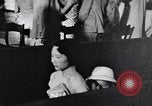 Standbild Verwestlichung Chinas zeigt Frauen shopping und arbeiten China, 1937, aus Sekunde 24 historischem Filmmaterial Videoclip 65675040305