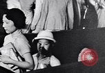 Standbild Verwestlichung Chinas zeigt Frauen shopping und arbeiten China, 1937, aus Sekunde 25 historischem Filmmaterial Videoclip 65675040305