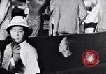 Standbild Verwestlichung Chinas zeigt Frauen shopping und arbeiten China, 1937, aus Sekunde 26 historischem Filmmaterial Videoclip 65675040305