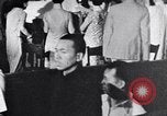 Standbild Verwestlichung Chinas zeigt Frauen shopping und arbeiten China, 1937, aus Sekunde 27 historischem Filmmaterial Videoclip 65675040305