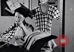 Standbild Verwestlichung Chinas zeigt Frauen shopping und arbeiten China, 1937, aus Sekunde 31 historischem Filmmaterial Videoclip 65675040305