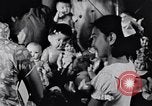 Standbild Verwestlichung Chinas zeigt Frauen shopping und arbeiten China, 1937, aus Sekunde 40 historischem Filmmaterial Videoclip 65675040305