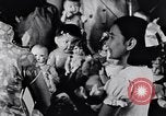 Standbild Verwestlichung Chinas zeigt Frauen shopping und arbeiten China, 1937, aus Sekunde 41 historischem Filmmaterial Videoclip 65675040305