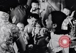 Standbild Verwestlichung Chinas zeigt Frauen shopping und arbeiten China, 1937, aus Sekunde 43 historischem Filmmaterial Videoclip 65675040305