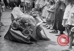 Immagine di Drago Cinese cerimonia Cina, 1947, secondo 28 filmato di repertorio 65675040307