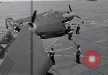 Standbild TBF UND F4F Flugzeug beim Start von USS Marcus Insel (CVE-77) Pazifik, 1944, aus Sekunde 19 historischem Filmmaterial Videoclip 65675040324
