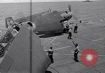 Standbild TBF UND F4F Flugzeug beim Start von USS Marcus Insel (CVE-77) Pazifik, 1944, aus Sekunde 22 historischem Filmmaterial Videoclip 65675040324