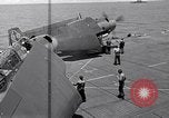 Standbild TBF UND F4F Flugzeug beim Start von USS Marcus Insel (CVE-77) Pazifik, 1944, aus Sekunde 24 historischem Filmmaterial Videoclip 65675040324