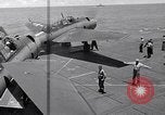 Standbild TBF UND F4F Flugzeug beim Start von USS Marcus Insel (CVE-77) Pazifik, 1944, aus Sekunde 26 historischem Filmmaterial Videoclip 65675040324
