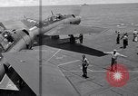Standbild TBF UND F4F Flugzeug beim Start von USS Marcus Insel (CVE-77) Pazifik, 1944, aus Sekunde 27 historischem Filmmaterial Videoclip 65675040324