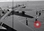 Standbild TBF UND F4F Flugzeug beim Start von USS Marcus Insel (CVE-77) Pazifik, 1944, aus Sekunde 30 historischem Filmmaterial Videoclip 65675040324