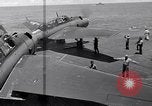 Standbild TBF UND F4F Flugzeug beim Start von USS Marcus Insel (CVE-77) Pazifik, 1944, aus Sekunde 33 historischem Filmmaterial Videoclip 65675040324