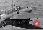 Standbild TBF UND F4F Flugzeug beim Start von USS Marcus Insel (CVE-77) Pazifik, 1944, aus Sekunde 40 historischem Filmmaterial Videoclip 65675040324