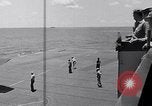 Standbild TBF UND F4F Flugzeug beim Start von USS Marcus Insel (CVE-77) Pazifik, 1944, aus Sekunde 61 historischem Filmmaterial Videoclip 65675040324
