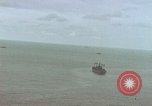 Image navires de guerre américains d ~ Task Force 51 bombarde l'Iwo Jima Iwo Jima, 1945, de la seconde 3 séquences d'archives historiques vidéo 65675040331