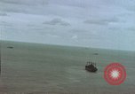 Image navires de guerre américains d ~ Task Force 51 bombarde l'Iwo Jima Iwo Jima, 1945, de la seconde 5 séquences d'archives historiques vidéo 65675040331