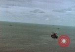 Image navires de guerre américains d ~ Task Force 51 bombarde l'Iwo Jima Iwo Jima, 1945, de la seconde 6 séquences d'archives historiques vidéo 65675040331