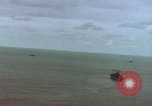 Image navires de guerre américains d ~ Task Force 51 bombarde l'Iwo Jima Iwo Jima, 1945, de la seconde 8 séquences d'archives historiques vidéo 65675040331