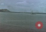Image navires de guerre américains d ~ Task Force 51 bombarde l'Iwo Jima Iwo Jima, 1945, de la seconde 13 séquences d'archives historiques vidéo 65675040331