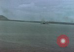Image navires de guerre américains d ~ Task Force 51 bombarde l'Iwo Jima Iwo Jima, 1945, de la seconde 15 séquences d'archives historiques vidéo 65675040331