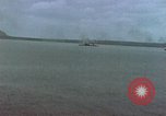 Image navires de guerre américains d ~ Task Force 51 bombarde l'Iwo Jima Iwo Jima, 1945, de la seconde 17 séquences d'archives historiques vidéo 65675040331