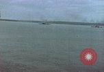 Image navires de guerre américains d ~ Task Force 51 bombarde l'Iwo Jima Iwo Jima, 1945, de la seconde 24 séquences d'archives historiques vidéo 65675040331