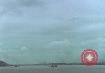 Image navires de guerre américains d ~ Task Force 51 bombarde l'Iwo Jima Iwo Jima, 1945, de la seconde 42 séquences d'archives historiques vidéo 65675040331