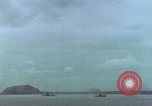 Image navires de guerre américains d ~ Task Force 51 bombarde l'Iwo Jima Iwo Jima, 1945, de la seconde 50 séquences d'archives historiques vidéo 65675040331