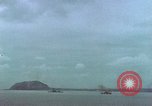 Image navires de guerre américains d ~ Task Force 51 bombarde l'Iwo Jima Iwo Jima, 1945, de la seconde 54 séquences d'archives historiques vidéo 65675040331