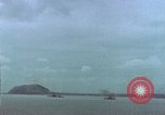 Image navires de guerre américains d ~ Task Force 51 bombarde l'Iwo Jima Iwo Jima, 1945, de la seconde 57 séquences d'archives historiques vidéo 65675040331