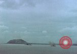 Image navires de guerre américains d ~ Task Force 51 bombarde l'Iwo Jima Iwo Jima, 1945, de la seconde 60 séquences d'archives historiques vidéo 65675040331